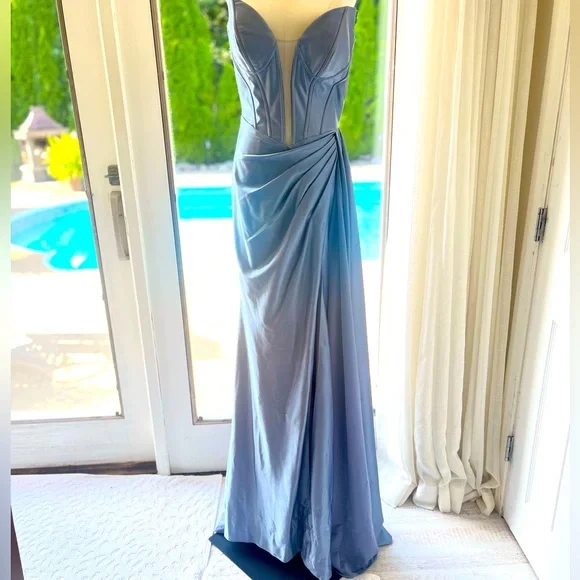 BEAUTIFUL GREY VIENNA GOWN ⭐️ - Picture 3 of 13